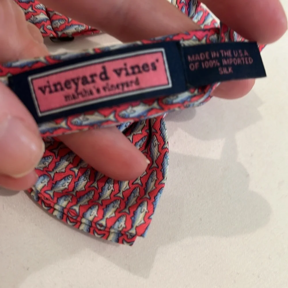Boys Vineyard Vines adjustable silk bow tie with fish